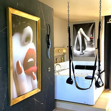 Un Des Sens, Vue Port, Sauna Et *